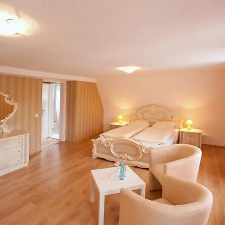 Schloss 3*